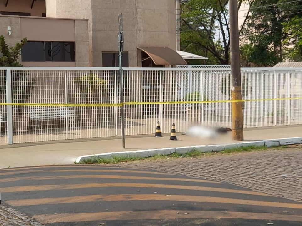 Foto 3 de 3 — Homem morre após ser baleado no centro de Araraquara; veja